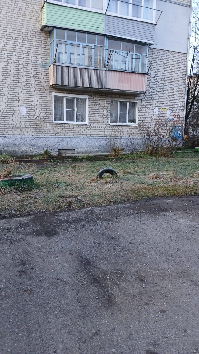 В понедельник 17.11.25. Машина стояла с торца дома 29 по Мая?...