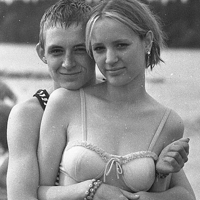 На первый взгляд, фотография молодой пары, сделанная в ...