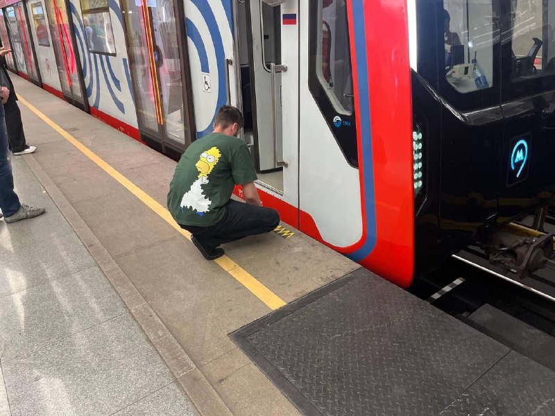 🚇 На Некрасовской линии проходит обкатка беспилотного поезда
Сотрудники выходят и измеряют точность