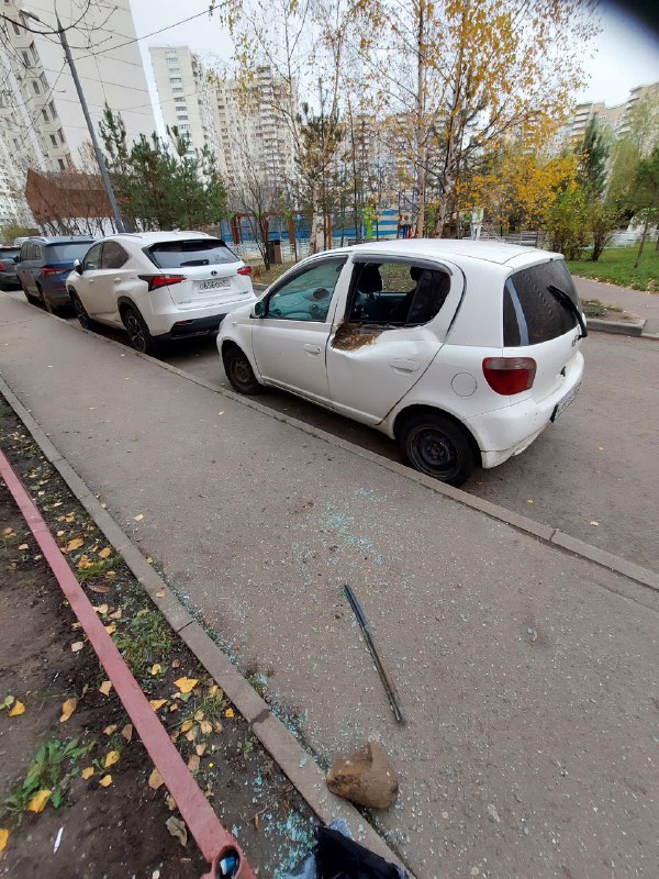 При сносе горнолыжного комплекса «Снежком» в Красногорске огромная плита откололась и рухнула на зем