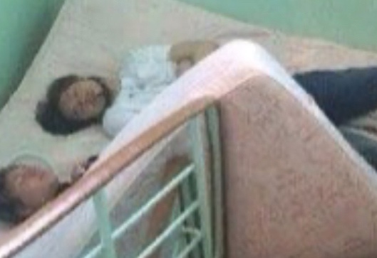 Наверное, только съехали от родителей. Вот она самосто?...