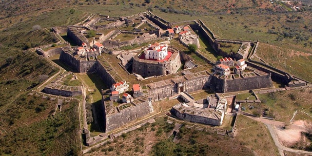 🌍 Носса-Сеньора-да-Грас — уединённая часовня на верши...