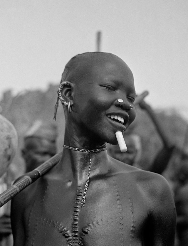 Женщины суданского племени Нуба в 70-х годах выглядели ?...