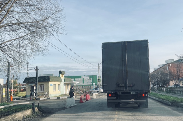 Сегодня у рижской проходной творятся странные дела, ви...