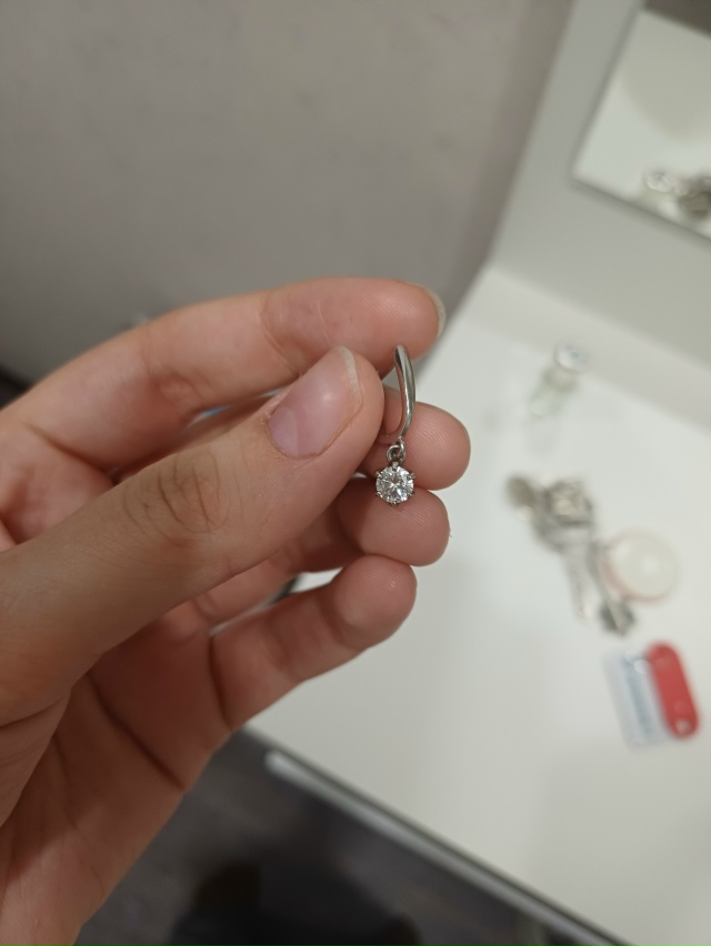 Потеряла серёжку, станция Чернышевкая
возможно, зацеп?...