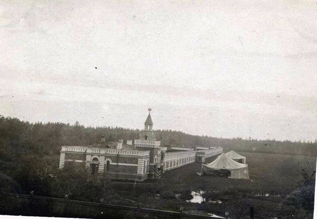 Петергофский аэродром 1922г.
🗣Это здание вдоль линии ж?...