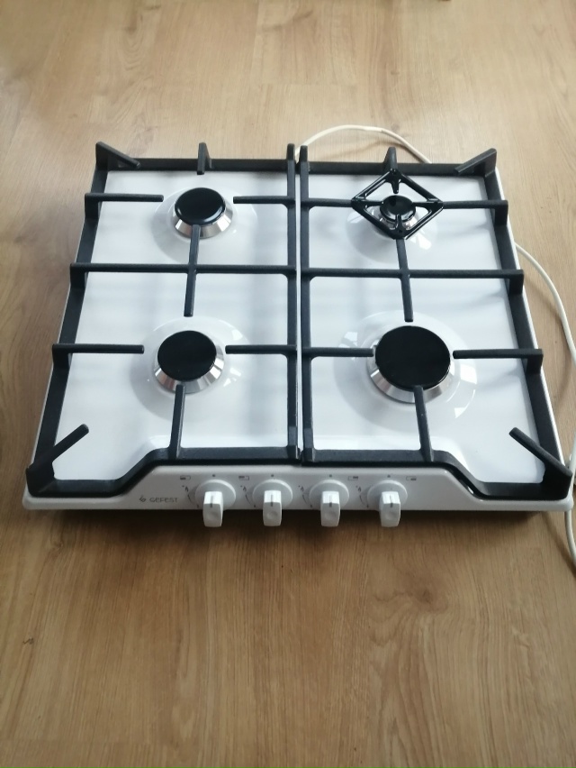 Продаю газовую варочную поверхность GEFEST за 10.000 рублей....