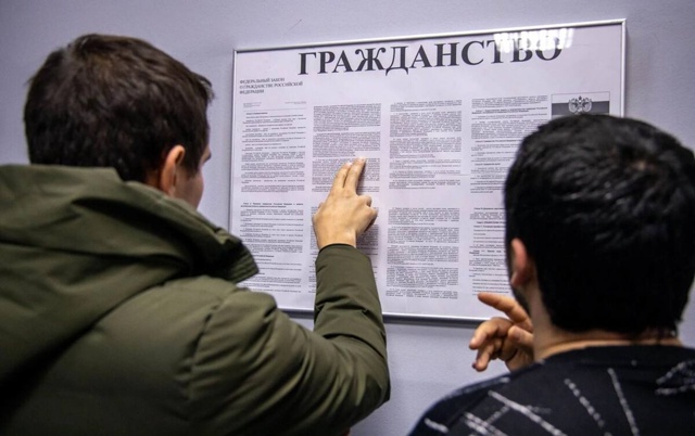 Мигрантов требуют лучше проверять, прежде чем давать и...