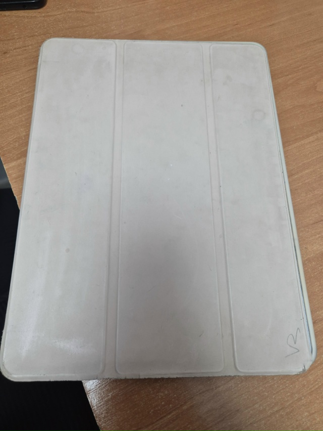 Добрый день. Найден IPad. Отдам тому кто сможет правильно...