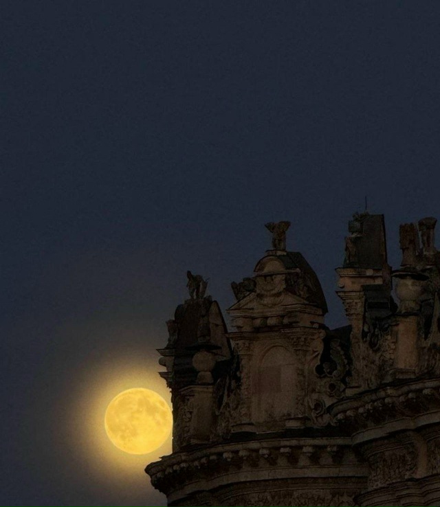 ⚡️Ярчайшая Бобровая Луна взошла над Россией — это са?...