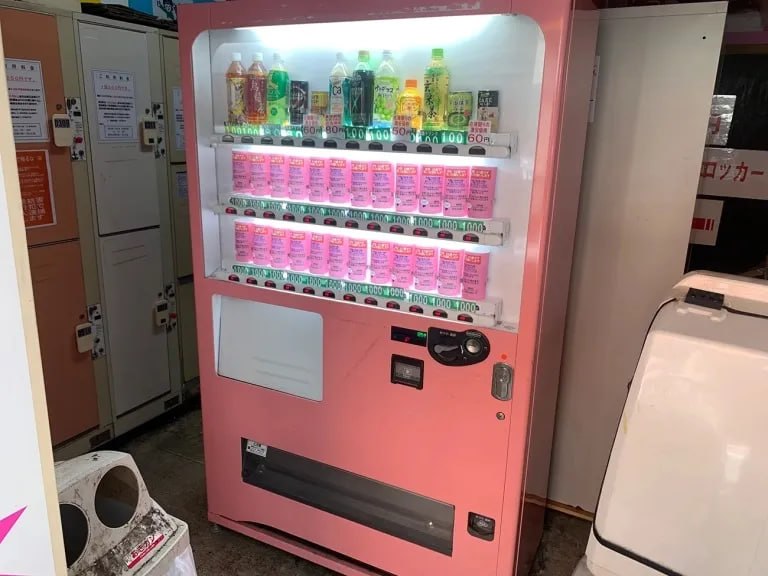 ⚡️Тиндер в банке: японцы снова переиграли этот мир
В Японии появились автоматы, продающие анкеты лю