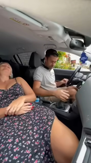 Жена с приколом