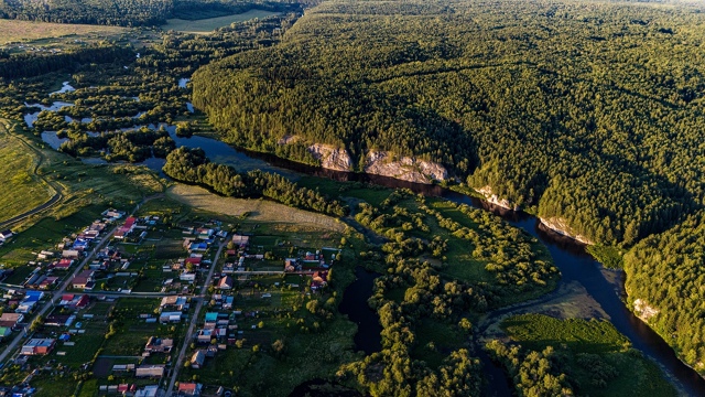 Посёлок Ёлкино. ГО город Лесной.
© Дроноводы Урала
Ист?...