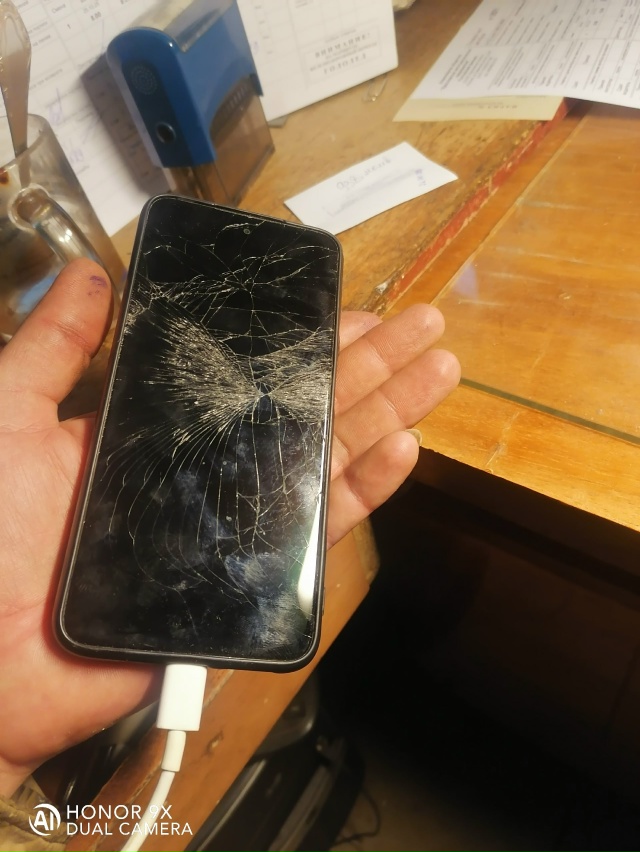 Телефон найден в автобусе
находиться в диспетчерской ...