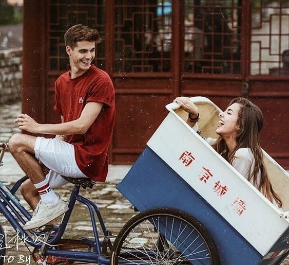 Паpа молодоженов отправилась в «Икею». Счастливые и ве?...