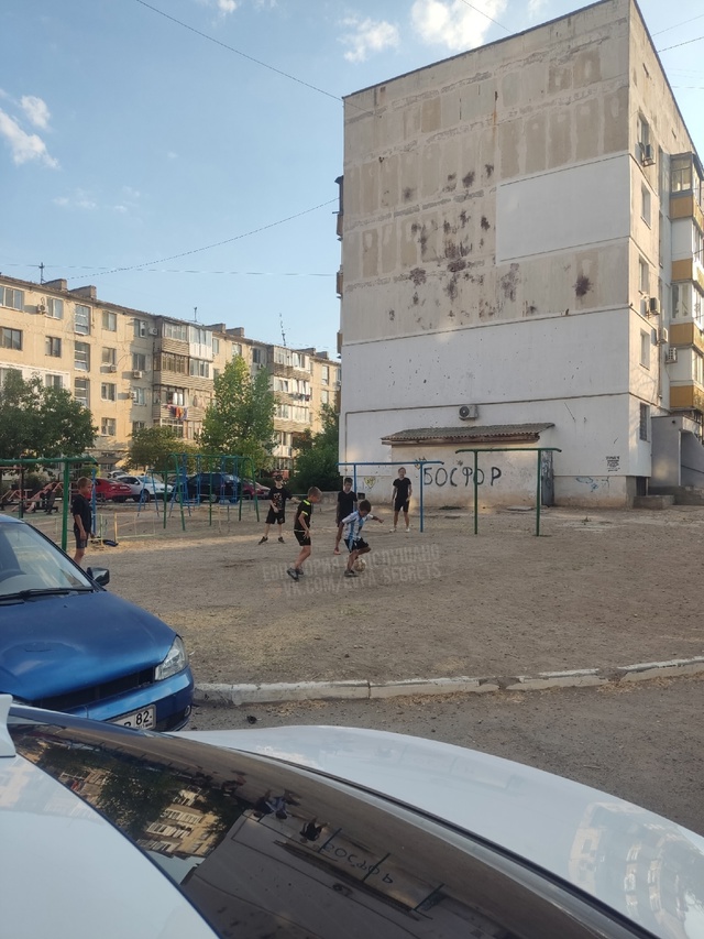 Уважаемая администрация дети слёзно просят футбольно?...