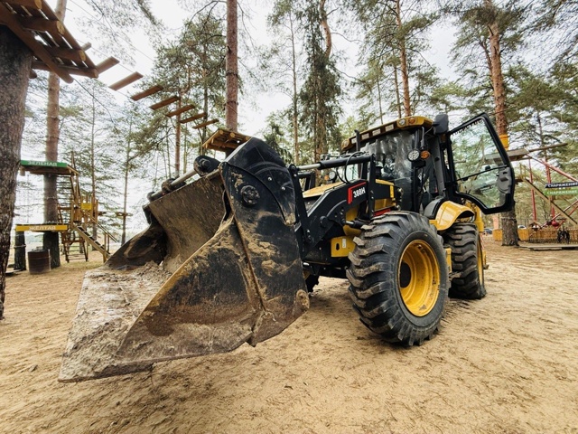 На коньках среди сосен — рядом с Гидрой начали возводи...