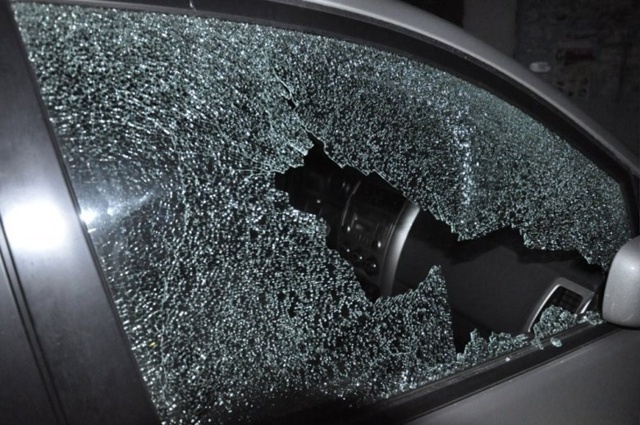 В Адлере турист ограбил легковой автомобиль
34-летний ?...