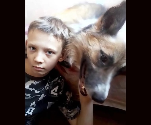 Мальчик отпер дверь и вошёл в квартиру. Он не сказал пр?...