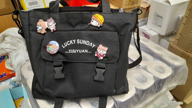 Оставлена суммка в магазине 