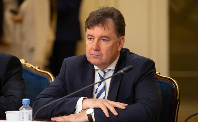 😧 Судья Верховного суда РФ крышевал проституток и укл...