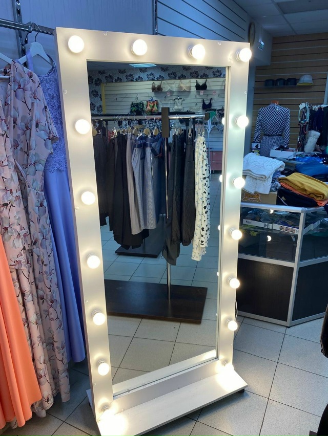 В связи с закрытием магазина распродаю оборудование, в...