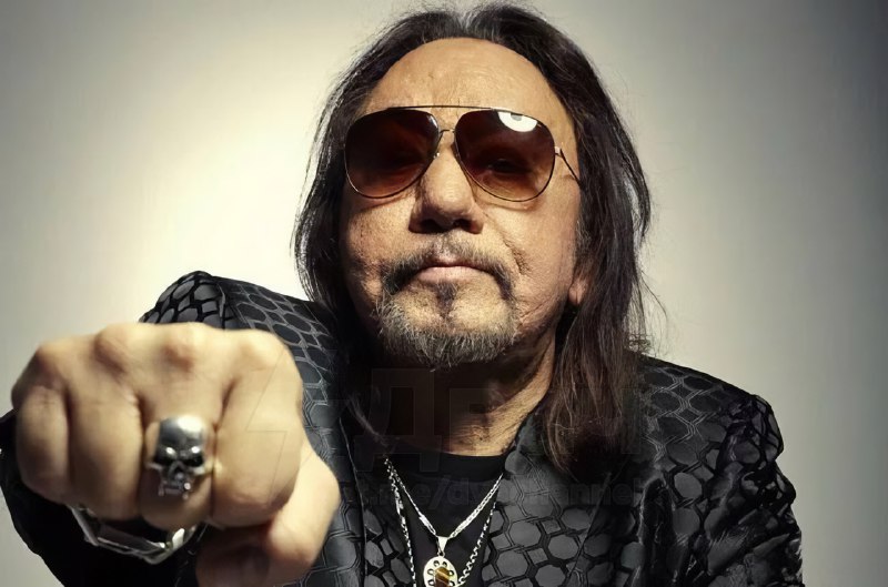Умер сооснователь группы Kiss Пол Дэниел «Эйс» Фрейли — ему было 74 года
Музыкант умер от последств