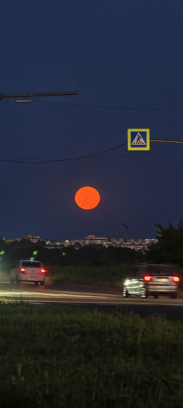 «Оленья Луна» взошла над Спутником 🌝