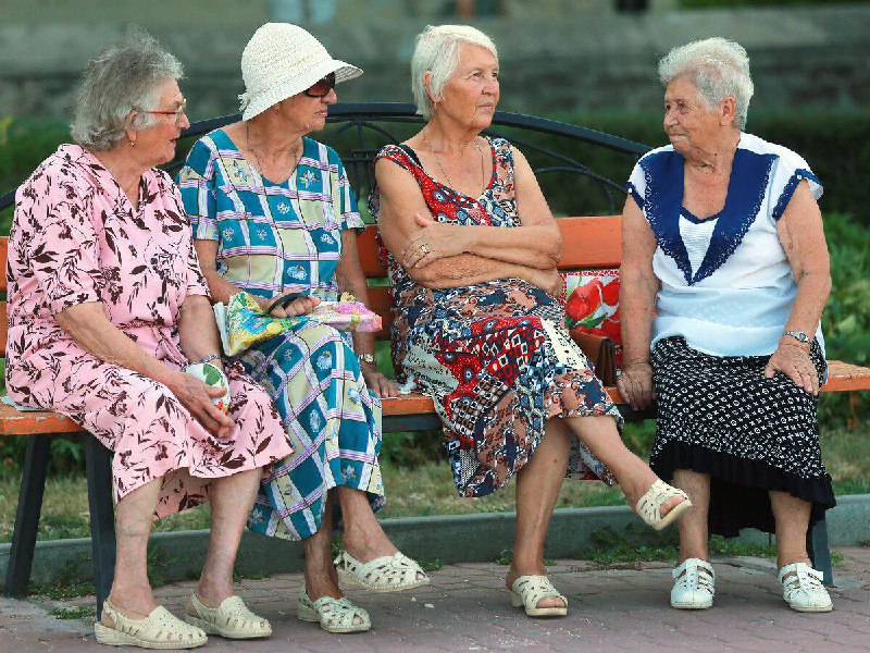 Бабушек у подъезда могут штрафовать за сплетни
За оскорбление чести и достоинства соседей пенсионе