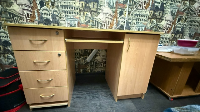 Продается Вместительный Компьютерный / Письменный Сто...