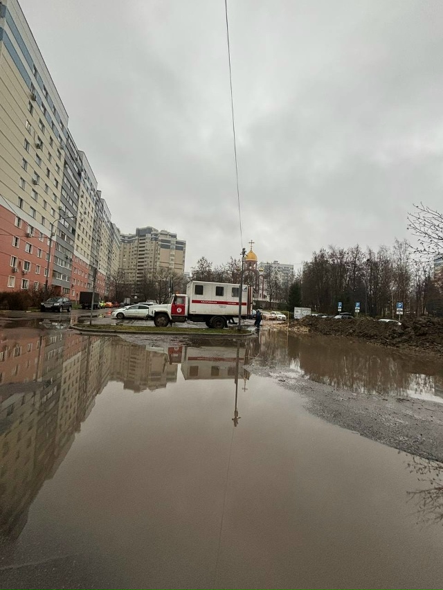 Возле церкви все затопило