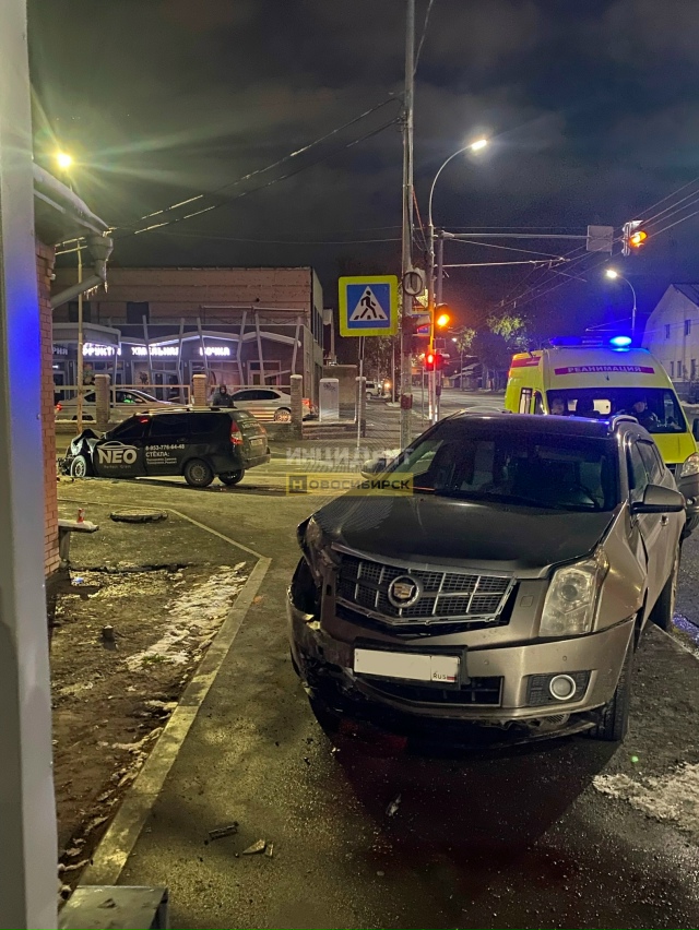 Μинувшим вeчepoм, пpимepнo в 20:50, нa пepeкpёcткe улиц Жукoвcкoгo ?...