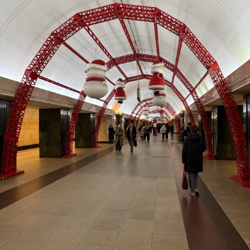 😍Трубную начали украшать к Новому году