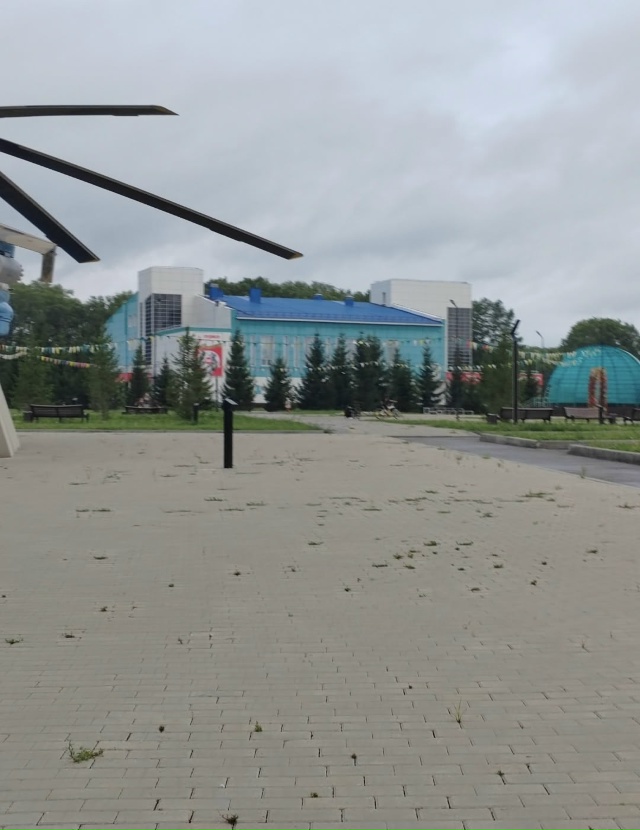 Как то уныло становится в парке Победы. Зарастают трав?...
