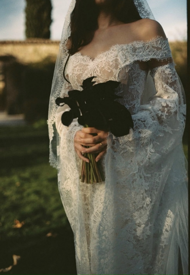 Свадебный образ Стеллы Бандерас 🤍
Давайте рассмотри?...