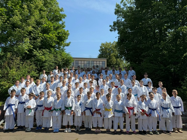 Дорогие уважаемые мамы и бабушки! Сердечно поздравляю ...