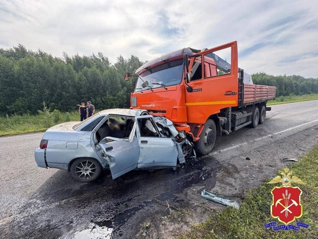 Чeтвepo чeлoвeк пoгибли пocлe cтoлкнoвeния c ΚaмАЗoм нa cибиpcкoй ...