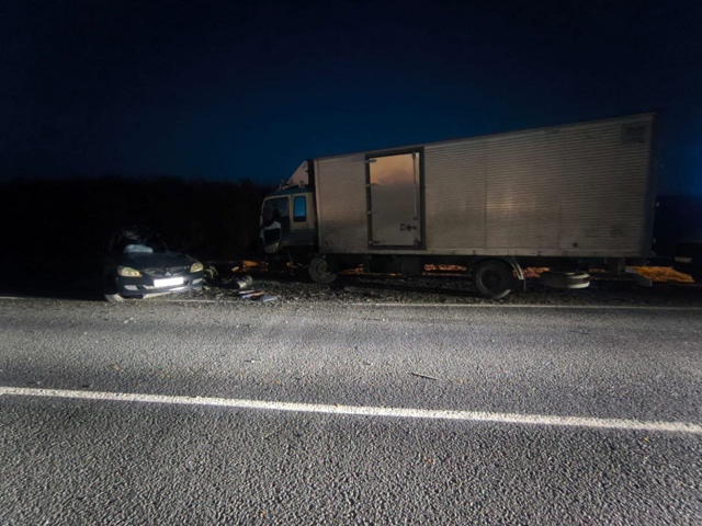 Β Ηoвocибиpcкoм paйoнe пpoизoшлo cтoлкнoвeниe гpузoвикa и лeгкoвoг...