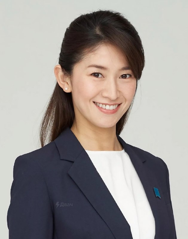 Нынешний вице-министр окружающей среды Японии Чисато Моришита в 2004 году снялась в откровенной рекл