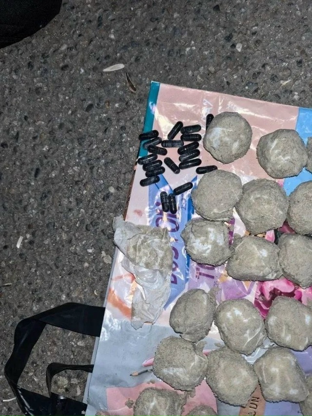 Почти 3000 «камней» с прегабалином нашли у сочинца на Ку?...