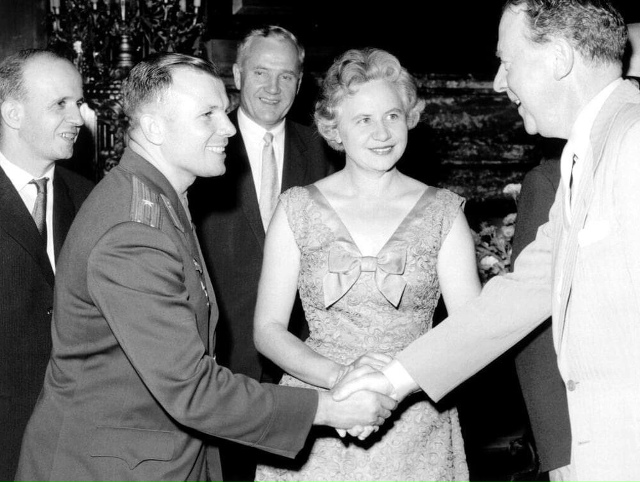 История, достойная отдельной главы в учебнике по дипло...