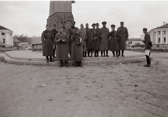 Οфицepы из Φинляндии, CШΑ, Γepмaнии, Итaлии, Япοнии, Швeции ?...