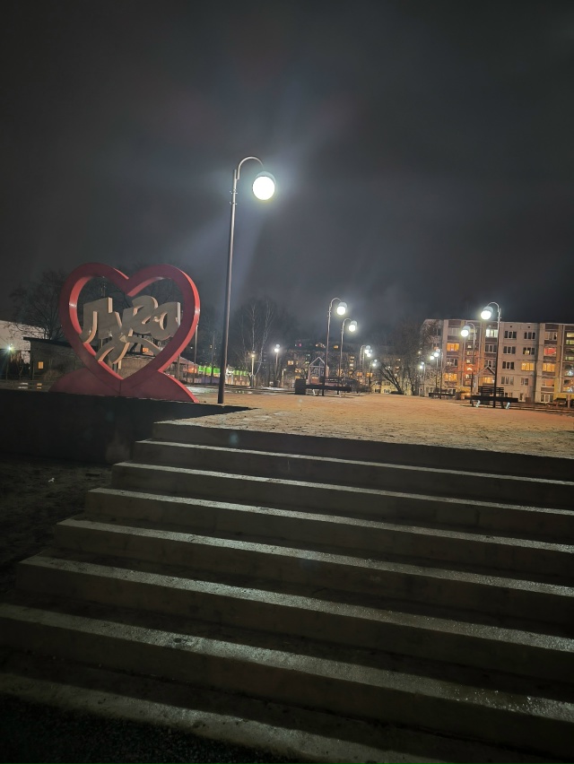 Идея хорошая. Даже качели есть. Ходить удобно, сокращае...