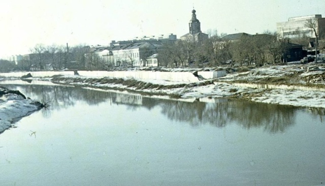 1) Река Упа
1913-1917 Тула
2) Набережная Дрейера
1994 13 апрел?...