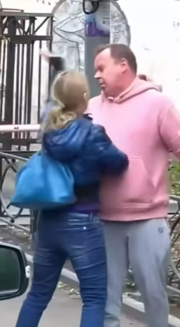 Кажется, жена не очень рада, что его хотят взять)