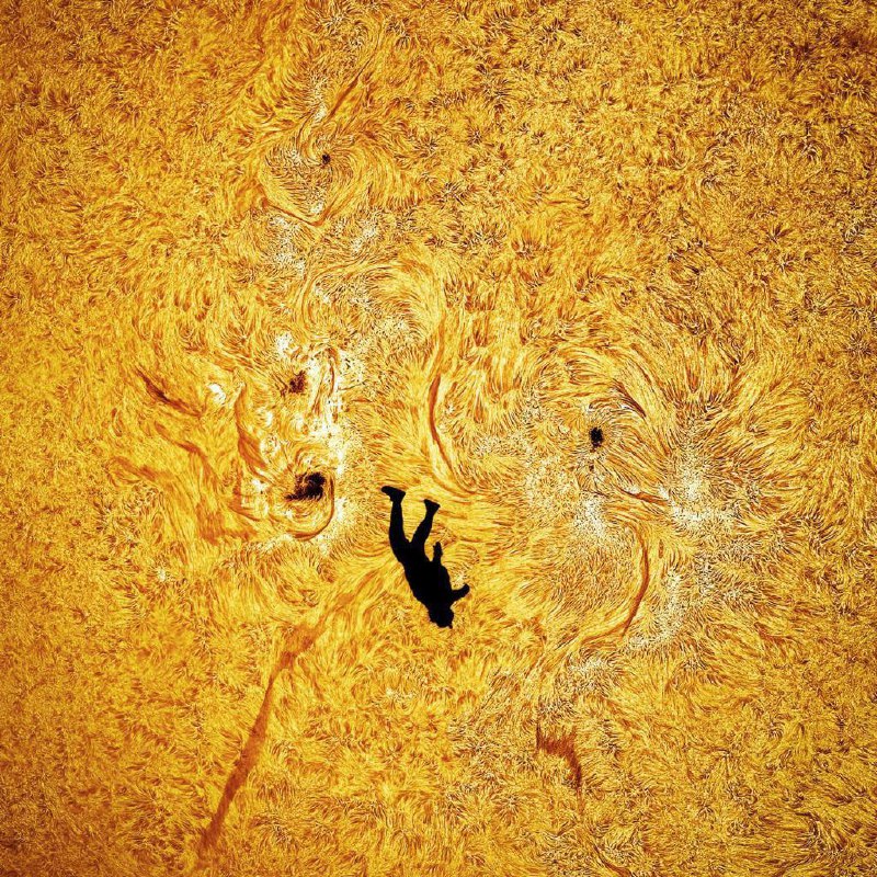 Американский астрофотограф Эндрю Маккарти снял падающего человека на фоне Солнца — кадр назвали Паде