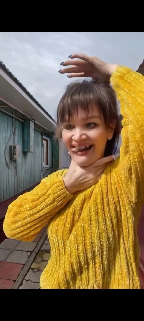 чья?)