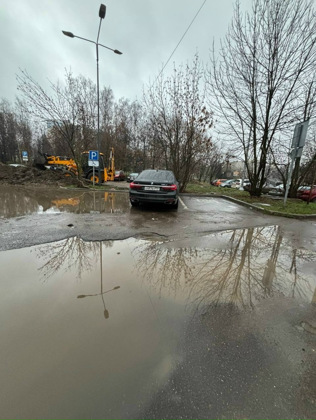 Возле церкви все затопило