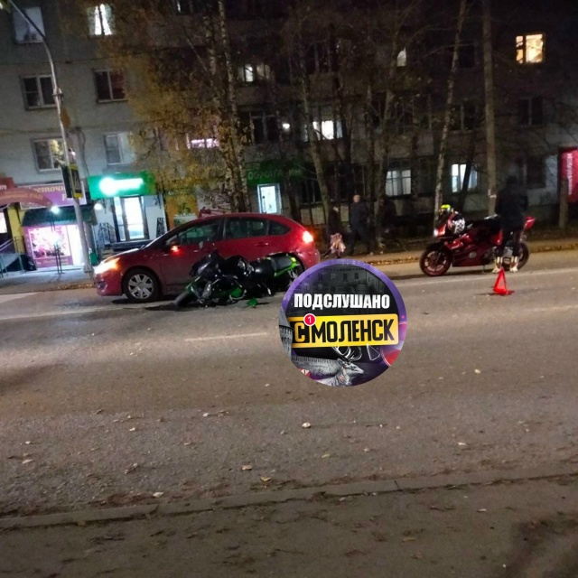 🚘В Смоленске произошло ДТП с участием мотоцикла и лег...
