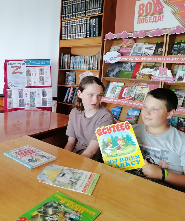 📖 ДОБРЫЙ СКАЗОЧНИК СУТЕЕВ
В Ровненской библиотеке пр...